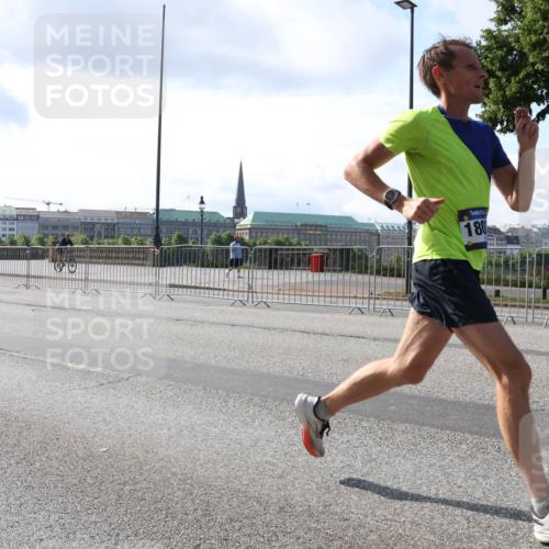 29.06.2025 - hella hamburg halbmarathon Lena Gebhardt http://msf.ph/oto/8423535 29.06.2025 09:43:04 Lombardsbrücke 180, 1271, 4338, 5301, 5612, 7331, 7855, 9097, 9269, 9385, 9565, 9767, 10468, 10867, 11078, 11228, 11994, 12341, 12360, 12529, 12992, 13346, 13374, 13872, 13913, 14728, 14753, 14757, 14836, 15483, 15671, 16615, 17614, 18037, 18328, 18693, 18695, 18740, 18989, 19041, 19042, 19050, 19076, 19078 meine-sportfotos.de