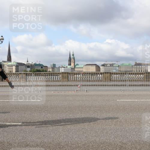 29.06.2025 - hella hamburg halbmarathon Lena Gebhardt http://msf.ph/oto/8423536 29.06.2025 08:58:10 Lombardsbrücke 172 meine-sportfotos.de