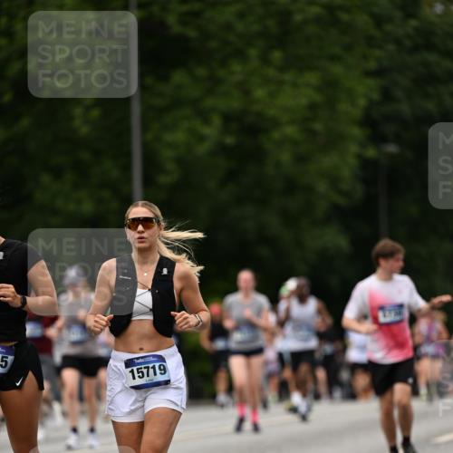 29.06.2025 - hella hamburg halbmarathon Dr. Thomas Lammeyer http://msf.ph/oto/8423537 29.06.2025 10:48:57 Kennedybrücke 1095, 2073, 2186, 2692, 3506, 3596, 4215, 4968, 5355, 5730, 5731, 6036, 6895, 6922, 7489, 7610, 7818, 8763, 8870, 9331, 9333, 10303, 10304, 10707 meine-sportfotos.de