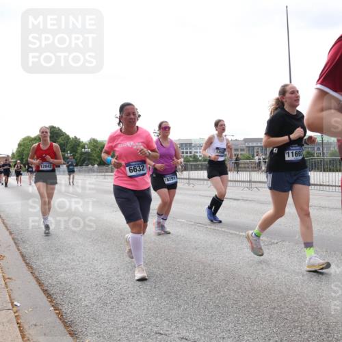 29.06.2025 - hella hamburg halbmarathon Lena Gebhardt http://msf.ph/oto/8423539 29.06.2025 10:28:15 Lombardsbrücke 5574, 12842, 6632, 18291, 13568, 11692, 1148, 3445, 5177, 5369, 5604, 5718, 5847, 5939, 6418, 6632, 7497, 7667, 7980, 8215, 8327, 9567, 9653, 9654, 9855, 10434, 11692, 11739, 12780, 12823, 12842, 13045, 13296, 13400, 13568, 13678, 13860, 14017, 14155, 15123, 15607, 15608, 16569, 16804, 18256, 18293, 18604, 19180 meine-sportfotos.de