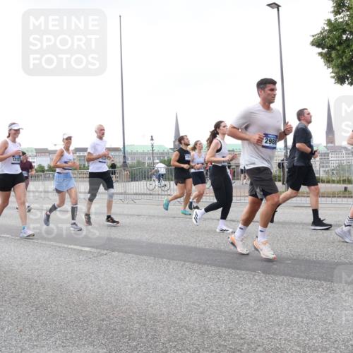 29.06.2025 - hella hamburg halbmarathon Lena Gebhardt http://msf.ph/oto/8423546 29.06.2025 10:53:05 Lombardsbrücke 12127, 152, 10055, 0417, 2988, 1369, 1826, 2146, 2291, 2362, 2409, 2701, 2988, 3140, 3227, 3787, 4195, 4591, 4626, 4729, 5428, 6135, 6521, 7032, 7483, 7681, 7737, 8212, 8414, 8641, 9545, 9764, 10043, 10055, 10417, 10490, 10568, 10600, 10661, 10879, 10981, 11520, 11524, 11919, 12127, 12128, 12193, 12219, 12700, 12994, 13489, 13916, 13917, 14009, 14038, 14765, 14807, 14977, 14979, 16137 meine-sportfotos.de