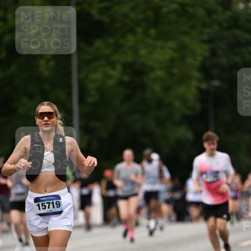 29.06.2025 - hella hamburg halbmarathon Dr. Thomas Lammeyer http://msf.ph/oto/8423561 29.06.2025 10:48:57 Kennedybrücke 1095, 2073, 2186, 2692, 3506, 3596, 4215, 4968, 5355, 5730, 5731, 6036, 6895, 6922, 7489, 7610, 7818, 8763, 8870, 9331, 9333, 10303, 10304, 10707 meine-sportfotos.de