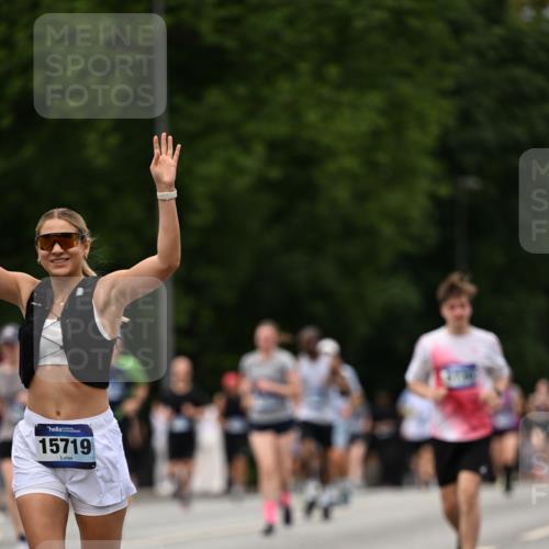 29.06.2025 - hella hamburg halbmarathon Dr. Thomas Lammeyer http://msf.ph/oto/8423570 29.06.2025 10:48:58 Kennedybrücke 1095, 2073, 2186, 2692, 3506, 3596, 4215, 4968, 5355, 5730, 5731, 6036, 6895, 6922, 7489, 7610, 7818, 8763, 8870, 9331, 9333, 10303, 10304, 10707 meine-sportfotos.de