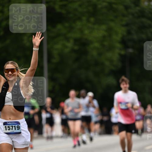 29.06.2025 - hella hamburg halbmarathon Dr. Thomas Lammeyer http://msf.ph/oto/8423575 29.06.2025 10:48:58 Kennedybrücke 1095, 2073, 2186, 2692, 3506, 3596, 4215, 4968, 5355, 5730, 5731, 6036, 6895, 6922, 7489, 7610, 7818, 8763, 8870, 9331, 9333, 10303, 10304, 10707 meine-sportfotos.de