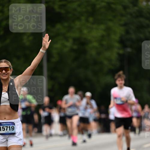 29.06.2025 - hella hamburg halbmarathon Dr. Thomas Lammeyer http://msf.ph/oto/8423580 29.06.2025 10:48:58 Kennedybrücke 1095, 2073, 2186, 2692, 3506, 3596, 4215, 4968, 5355, 5730, 5731, 6036, 6895, 6922, 7489, 7610, 7818, 8763, 8870, 9331, 9333, 10303, 10304, 10707 meine-sportfotos.de