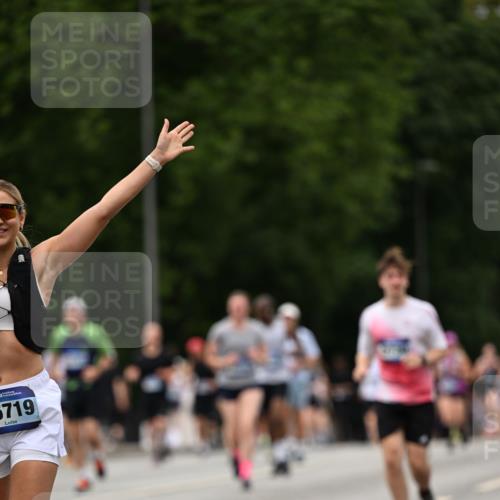 29.06.2025 - hella hamburg halbmarathon Dr. Thomas Lammeyer http://msf.ph/oto/8423583 29.06.2025 10:48:58 Kennedybrücke 1095, 2073, 2186, 2692, 3506, 3596, 4215, 4968, 5355, 5730, 5731, 6036, 6895, 6922, 7489, 7610, 7818, 8763, 8870, 9331, 9333, 10303, 10304, 10707 meine-sportfotos.de
