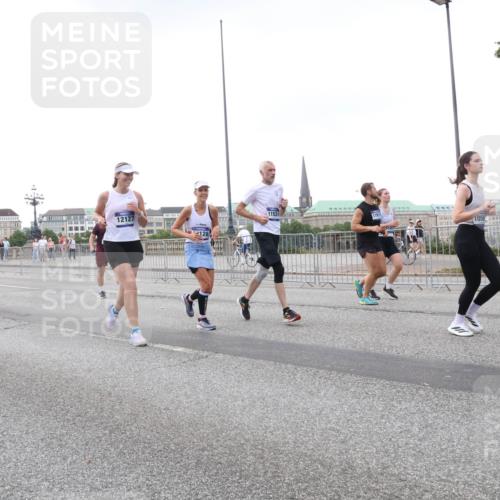 29.06.2025 - hella hamburg halbmarathon Lena Gebhardt http://msf.ph/oto/8423586 29.06.2025 10:53:06 Lombardsbrücke 12127, 128, 11524, 11919, 1056, 1369, 1900, 2146, 2291, 2362, 2409, 2701, 2988, 3227, 3787, 4195, 4591, 4626, 4729, 5428, 6135, 6521, 7032, 7483, 7681, 7737, 8212, 8414, 8515, 8641, 8906, 9545, 9764, 10043, 10055, 10175, 10417, 10490, 10568, 10600, 10661, 10879, 10981, 11520, 11524, 11919, 12127, 12128, 12193, 12219, 12700, 12994, 13489, 13916, 13917, 14009, 14038, 14765, 14807, 14977, 14979, 16137 meine-sportfotos.de
