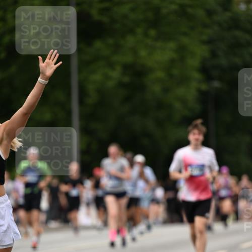 29.06.2025 - hella hamburg halbmarathon Dr. Thomas Lammeyer http://msf.ph/oto/8423594 29.06.2025 10:48:58 Kennedybrücke 1095, 2073, 2186, 2692, 3506, 3596, 4215, 4968, 5355, 5730, 5731, 6036, 6895, 6922, 7489, 7610, 7818, 8763, 8870, 9331, 9333, 10303, 10304, 10707 meine-sportfotos.de