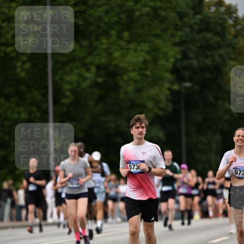 29.06.2025 - hella hamburg halbmarathon Dr. Thomas Lammeyer http://msf.ph/oto/8423612 29.06.2025 10:48:59 Kennedybrücke 1713, 2186, 2692, 3506, 3596, 4215, 4968, 5355, 5730, 5731, 6036, 6895, 6922, 7489, 7610, 7818, 8763, 8870, 9331, 9333, 10303, 10304, 10707 meine-sportfotos.de