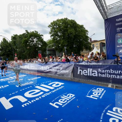 29.06.2025 - hella hamburg halbmarathon Zöllner http://msf.ph/oto/8423614 29.06.2025 10:33:15 Ziel 1910, 6473, 9047, 14167, 14276, 17175, 18455 meine-sportfotos.de