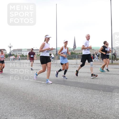 29.06.2025 - hella hamburg halbmarathon Lena Gebhardt http://msf.ph/oto/8423615 29.06.2025 10:53:06 Lombardsbrücke 12128, 10055, 11919, 1369, 1900, 2146, 2291, 2362, 2409, 2701, 2988, 3227, 3787, 4195, 4591, 4626, 4729, 5428, 6135, 6521, 7032, 7483, 7681, 7737, 8212, 8414, 8515, 8641, 8906, 9545, 9764, 10043, 10055, 10175, 10417, 10490, 10568, 10600, 10661, 10879, 10981, 11520, 11524, 11919, 12127, 12128, 12193, 12219, 12700, 12994, 13489, 13916, 13917, 14009, 14038, 14765, 14807, 14977, 14979, 16137 meine-sportfotos.de