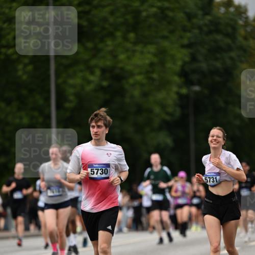 29.06.2025 - hella hamburg halbmarathon Dr. Thomas Lammeyer http://msf.ph/oto/8423642 29.06.2025 10:49:00 Kennedybrücke 1713, 2186, 2692, 3506, 3596, 4215, 5730, 5731, 6036, 6895, 6922, 7489, 7541, 7610, 7818, 8763, 9331, 9333, 10223, 10303, 10304, 10707 meine-sportfotos.de