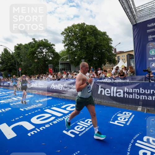 29.06.2025 - hella hamburg halbmarathon Zöllner http://msf.ph/oto/8423643 29.06.2025 10:33:16 Ziel 1910, 6473, 7723, 9047, 14167, 17175, 18455 meine-sportfotos.de