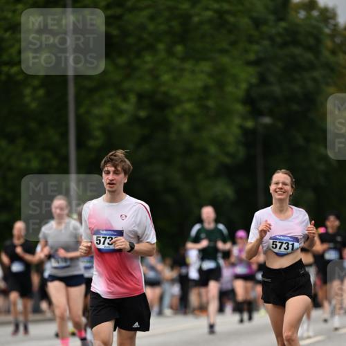 29.06.2025 - hella hamburg halbmarathon Dr. Thomas Lammeyer http://msf.ph/oto/8423653 29.06.2025 10:49:01 Kennedybrücke 1273, 1713, 2186, 2692, 3506, 3596, 4215, 5730, 5731, 6036, 6895, 6922, 7541, 7610, 7818, 8763, 9333, 10223, 10303, 10304, 10707 meine-sportfotos.de