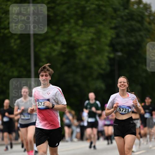 29.06.2025 - hella hamburg halbmarathon Dr. Thomas Lammeyer http://msf.ph/oto/8423656 29.06.2025 10:49:01 Kennedybrücke 1273, 1713, 2186, 2692, 3506, 3596, 4215, 5730, 5731, 6036, 6895, 6922, 7541, 7610, 7818, 8763, 9333, 10223, 10303, 10304, 10707 meine-sportfotos.de