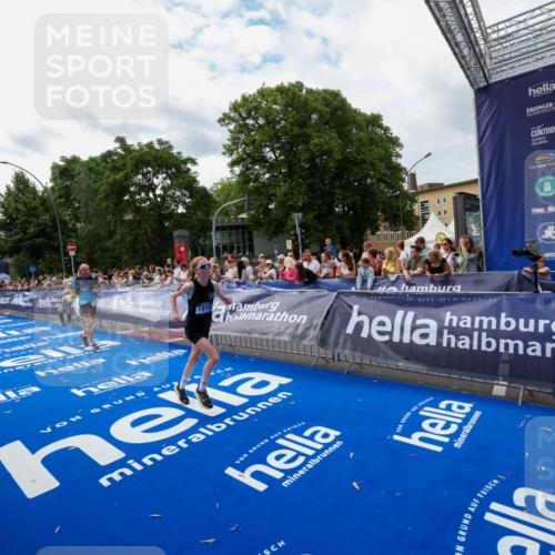 29.06.2025 - hella hamburg halbmarathon Zöllner http://msf.ph/oto/8423661 29.06.2025 10:33:17 Ziel 1910, 1959, 6473, 7723, 9047, 14167, 17175, 18455 meine-sportfotos.de