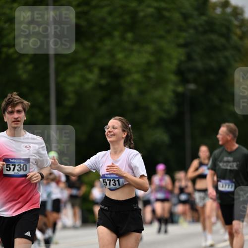 29.06.2025 - hella hamburg halbmarathon Dr. Thomas Lammeyer http://msf.ph/oto/8423670 29.06.2025 10:49:02 Kennedybrücke 1273, 1685, 1713, 2186, 2692, 3238, 3506, 3596, 4215, 5730, 5731, 6036, 6895, 6922, 7541, 7610, 7818, 8763, 10223, 10303, 10304, 10707 meine-sportfotos.de
