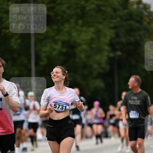 29.06.2025 - hella hamburg halbmarathon Dr. Thomas Lammeyer http://msf.ph/oto/8423678 29.06.2025 10:49:02 Kennedybrücke 1273, 1685, 1713, 2186, 2692, 3238, 3506, 3596, 4215, 5730, 5731, 6036, 6895, 6922, 7541, 7610, 7818, 8763, 10223, 10303, 10304, 10707 meine-sportfotos.de