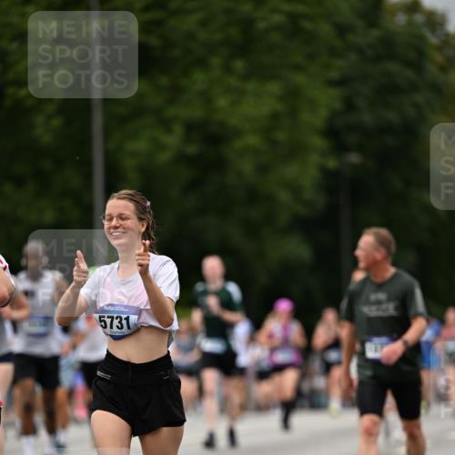 29.06.2025 - hella hamburg halbmarathon Dr. Thomas Lammeyer http://msf.ph/oto/8423688 29.06.2025 10:49:02 Kennedybrücke 1273, 1685, 1713, 2186, 2692, 3238, 3506, 3596, 4215, 5730, 5731, 6036, 6895, 6922, 7541, 7610, 7818, 8763, 10223, 10303, 10304, 10707 meine-sportfotos.de