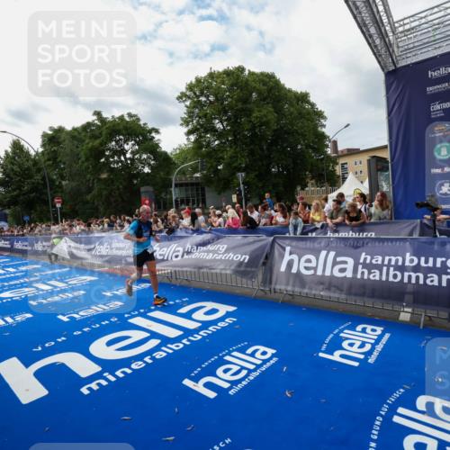 29.06.2025 - hella hamburg halbmarathon Zöllner http://msf.ph/oto/8423690 29.06.2025 10:33:18 Ziel 1910, 1959, 4679, 7723, 9047, 14167, 16881, 17175, 18455 meine-sportfotos.de