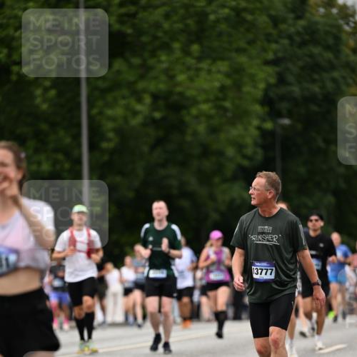 29.06.2025 - hella hamburg halbmarathon Dr. Thomas Lammeyer http://msf.ph/oto/8423693 29.06.2025 10:49:03 Kennedybrücke 1273, 1685, 1713, 2186, 2692, 3238, 3506, 3596, 4215, 5730, 5731, 6002, 6036, 6895, 6922, 7541, 7610, 7818, 8763, 10223, 10303, 10304, 10707 meine-sportfotos.de