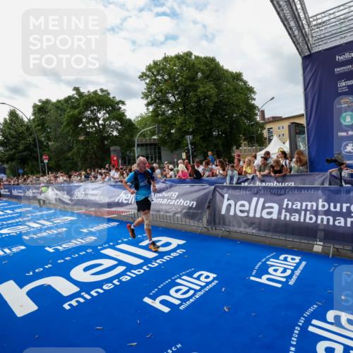 29.06.2025 - hella hamburg halbmarathon Zöllner http://msf.ph/oto/8423701 29.06.2025 10:33:18 Ziel 1910, 1959, 4679, 7723, 9047, 14167, 16881, 17175, 18455 meine-sportfotos.de