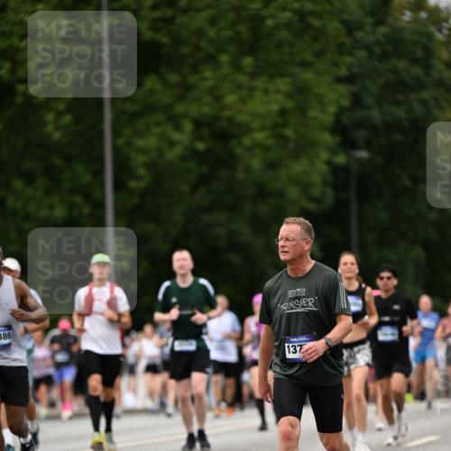 29.06.2025 - hella hamburg halbmarathon Dr. Thomas Lammeyer http://msf.ph/oto/8423703 29.06.2025 10:49:03 Kennedybrücke 1273, 1685, 1713, 2186, 2692, 3238, 3506, 3596, 4215, 5730, 5731, 6002, 6036, 6895, 6922, 7541, 7610, 7818, 8763, 10223, 10303, 10304, 10707 meine-sportfotos.de