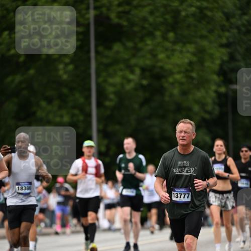 29.06.2025 - hella hamburg halbmarathon Dr. Thomas Lammeyer http://msf.ph/oto/8423715 29.06.2025 10:49:04 Kennedybrücke 1273, 1685, 1713, 2186, 2692, 3238, 3506, 3596, 4215, 5730, 5731, 6002, 6036, 6895, 6922, 7541, 7610, 7818, 10223, 10303, 10304 meine-sportfotos.de
