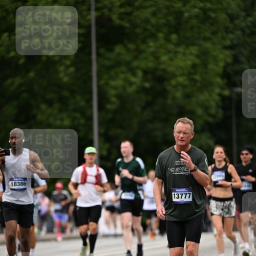 29.06.2025 - hella hamburg halbmarathon Dr. Thomas Lammeyer http://msf.ph/oto/8423722 29.06.2025 10:49:04 Kennedybrücke 1273, 1685, 1713, 2186, 2692, 3238, 3506, 3596, 4215, 5730, 5731, 6002, 6036, 6895, 6922, 7541, 7610, 7818, 10223, 10303, 10304 meine-sportfotos.de
