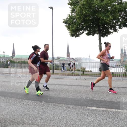 29.06.2025 - hella hamburg halbmarathon Lena Gebhardt http://msf.ph/oto/8423740 29.06.2025 10:53:10 Lombardsbrücke 2701, 14, 1340, 1369, 1900, 1906, 2065, 2146, 2291, 2409, 2701, 2988, 3226, 3227, 3787, 4195, 4626, 4729, 5428, 5815, 6135, 6521, 7032, 7068, 7483, 7681, 7737, 7876, 8189, 8212, 8414, 8515, 8641, 8906, 9545, 9685, 9764, 10043, 10055, 10175, 10417, 10490, 10568, 10661, 10879, 10981, 11520, 11524, 11919, 12127, 12128, 12193, 12219, 12700, 12994, 13489, 13916, 13917, 14009, 14038, 14765, 14807, 14977, 14979, 16137 meine-sportfotos.de