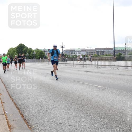 29.06.2025 - hella hamburg halbmarathon Lena Gebhardt http://msf.ph/oto/8423752 29.06.2025 10:28:18 Lombardsbrücke 13296, 1148, 3445, 5177, 5369, 5604, 5718, 5847, 5903, 5939, 6418, 6632, 7497, 7667, 7980, 8215, 8327, 9567, 9653, 9654, 9855, 10434, 11692, 11739, 12780, 12823, 12842, 13045, 13296, 13400, 13568, 13678, 13860, 14017, 14155, 15123, 15607, 15608, 16125, 16569, 16804, 18256, 18293, 18604, 19180 meine-sportfotos.de