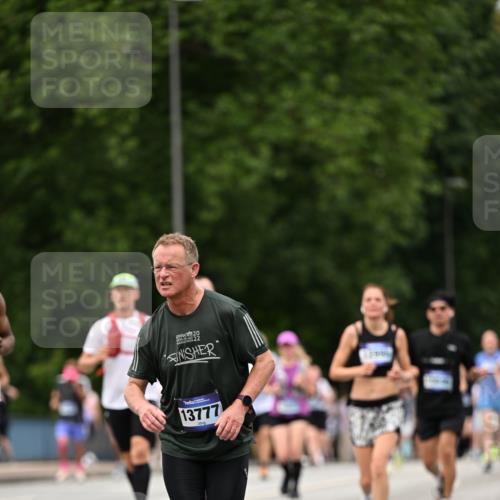 29.06.2025 - hella hamburg halbmarathon Dr. Thomas Lammeyer http://msf.ph/oto/8423754 29.06.2025 10:49:05 Kennedybrücke 1273, 1685, 1713, 2186, 2692, 3238, 3506, 3596, 4215, 5730, 5731, 6002, 6036, 6895, 6922, 7541, 7610, 7818, 8605, 10223, 10303, 10304 meine-sportfotos.de