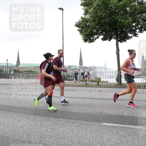 29.06.2025 - hella hamburg halbmarathon Lena Gebhardt http://msf.ph/oto/8423755 29.06.2025 10:53:11 Lombardsbrücke 2701, 1340, 1900, 1906, 2065, 2146, 2291, 2409, 2701, 2988, 3226, 3787, 4195, 4626, 4729, 5428, 5815, 6135, 6521, 7032, 7068, 7483, 7681, 7737, 7876, 8189, 8212, 8414, 8515, 8641, 8906, 9545, 9685, 9764, 10043, 10055, 10175, 10417, 10490, 10568, 10661, 10879, 10981, 11520, 11524, 11919, 12127, 12128, 12193, 12219, 12700, 12994, 13489, 13916, 13917, 14009, 14038, 14765, 14807, 14977, 14979, 16137 meine-sportfotos.de