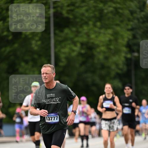29.06.2025 - hella hamburg halbmarathon Dr. Thomas Lammeyer http://msf.ph/oto/8423757 29.06.2025 10:49:05 Kennedybrücke 1273, 1685, 1713, 2186, 2692, 3238, 3506, 3596, 4215, 5730, 5731, 6002, 6036, 6895, 6922, 7541, 7610, 7818, 8605, 10223, 10303, 10304 meine-sportfotos.de