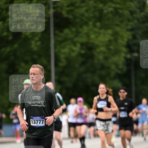 29.06.2025 - hella hamburg halbmarathon Dr. Thomas Lammeyer http://msf.ph/oto/8423767 29.06.2025 10:49:05 Kennedybrücke 1273, 1685, 1713, 2186, 2692, 3238, 3506, 3596, 4215, 5730, 5731, 6002, 6036, 6895, 6922, 7541, 7610, 7818, 8605, 10223, 10303, 10304 meine-sportfotos.de