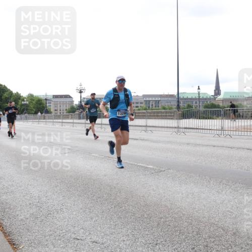 29.06.2025 - hella hamburg halbmarathon Lena Gebhardt http://msf.ph/oto/8423769 29.06.2025 10:28:19 Lombardsbrücke 12780, 13290, 1148, 3445, 5369, 5604, 5718, 5847, 5903, 5939, 6418, 6632, 7497, 7667, 7980, 8215, 8327, 9567, 9653, 9654, 9855, 10434, 11692, 11739, 12780, 12823, 12842, 13045, 13296, 13400, 13568, 13678, 13860, 14017, 14155, 15123, 15607, 15608, 16125, 16569, 16804, 18256, 18293, 18604, 19180 meine-sportfotos.de
