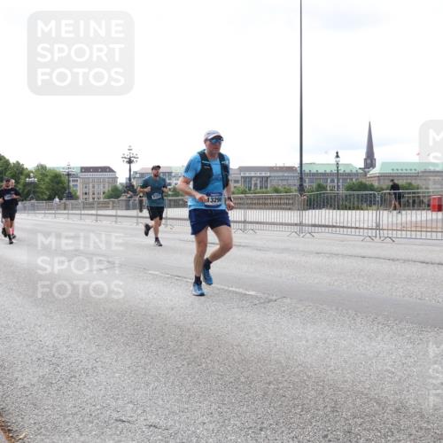 29.06.2025 - hella hamburg halbmarathon Lena Gebhardt http://msf.ph/oto/8423783 29.06.2025 10:28:19 Lombardsbrücke 8327, 13296, 1148, 3445, 5369, 5604, 5718, 5847, 5903, 5939, 6418, 6632, 7497, 7667, 7980, 8215, 8327, 9567, 9653, 9654, 9855, 10434, 11692, 11739, 12780, 12823, 12842, 13045, 13296, 13400, 13568, 13678, 13860, 14017, 14155, 15123, 15607, 15608, 16125, 16569, 16804, 18256, 18293, 18604, 19180 meine-sportfotos.de