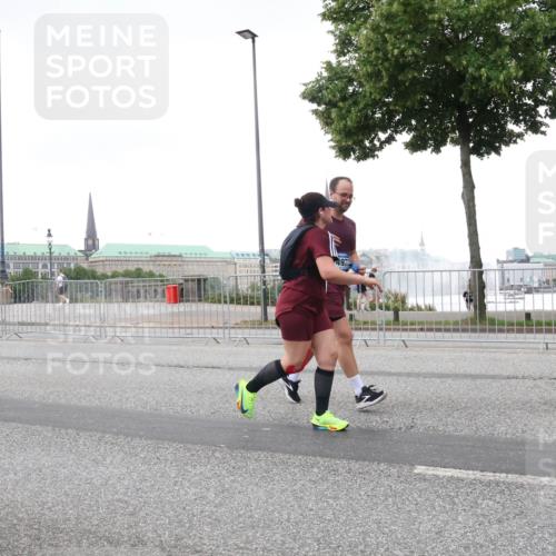 29.06.2025 - hella hamburg halbmarathon Lena Gebhardt http://msf.ph/oto/8423785 29.06.2025 10:53:11 Lombardsbrücke 497, 1340, 1900, 1906, 2065, 2146, 2291, 2409, 2701, 2988, 3226, 3787, 4195, 4626, 4729, 5428, 5815, 6135, 6521, 7032, 7068, 7483, 7681, 7737, 7876, 8189, 8212, 8414, 8515, 8641, 8906, 9545, 9685, 9764, 10043, 10055, 10175, 10417, 10490, 10568, 10661, 10879, 10981, 11520, 11524, 11919, 12127, 12128, 12193, 12219, 12700, 12994, 13489, 13916, 13917, 14009, 14038, 14765, 14807, 14977, 14979, 16137 meine-sportfotos.de