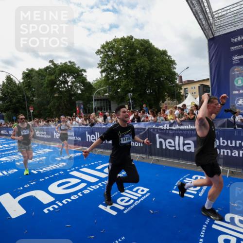 29.06.2025 - hella hamburg halbmarathon Zöllner http://msf.ph/oto/8423795 29.06.2025 10:33:22 Ziel 1959, 4679, 7723, 9047, 14167, 16881, 17175, 18455 meine-sportfotos.de