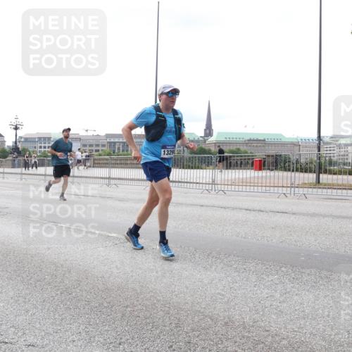 29.06.2025 - hella hamburg halbmarathon Lena Gebhardt http://msf.ph/oto/8423798 29.06.2025 10:28:20 Lombardsbrücke 1329, 1148, 3445, 5369, 5604, 5718, 5847, 5903, 5939, 6418, 6632, 7497, 7667, 7980, 8215, 8327, 8560, 9567, 9653, 9654, 9716, 9855, 10434, 11692, 11739, 12780, 12842, 13045, 13296, 13400, 13568, 13678, 13860, 14017, 14155, 15123, 15608, 16125, 18256, 18293, 18604, 19180 meine-sportfotos.de