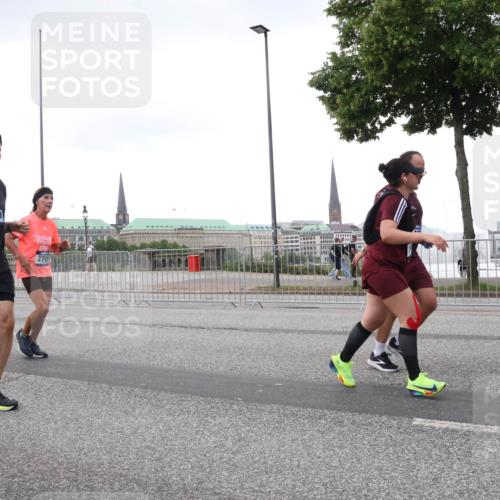 29.06.2025 - hella hamburg halbmarathon Lena Gebhardt http://msf.ph/oto/8423801 29.06.2025 10:53:11 Lombardsbrücke 11520, 1340, 1900, 1906, 2065, 2146, 2291, 2409, 2701, 2988, 3226, 3787, 4195, 4626, 4729, 5428, 5815, 6135, 6521, 7032, 7068, 7483, 7681, 7737, 7876, 8189, 8212, 8414, 8515, 8641, 8906, 9545, 9685, 9764, 10043, 10055, 10175, 10417, 10490, 10568, 10661, 10879, 10981, 11520, 11524, 11919, 12127, 12128, 12193, 12219, 12700, 12994, 13489, 13916, 13917, 14009, 14038, 14765, 14807, 14977, 14979, 16137 meine-sportfotos.de