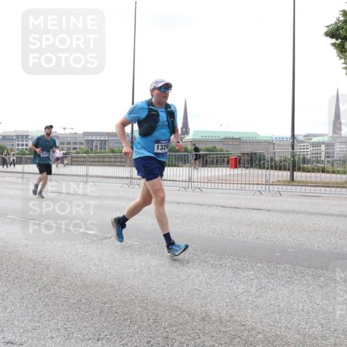 29.06.2025 - hella hamburg halbmarathon Lena Gebhardt http://msf.ph/oto/8423811 29.06.2025 10:28:20 Lombardsbrücke 1329, 8327, 1148, 3445, 5369, 5604, 5718, 5847, 5903, 5939, 6418, 6632, 7497, 7667, 7980, 8215, 8327, 8560, 9567, 9653, 9654, 9716, 9855, 10434, 11692, 11739, 12780, 12842, 13045, 13296, 13400, 13568, 13678, 13860, 14017, 14155, 15123, 15608, 16125, 18256, 18293, 18604, 19180 meine-sportfotos.de