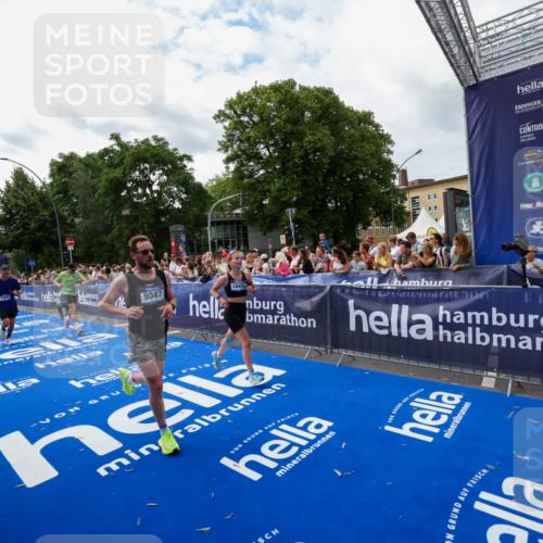 29.06.2025 - hella hamburg halbmarathon Zöllner http://msf.ph/oto/8423817 29.06.2025 10:33:23 Ziel 1959, 4679, 7723, 9047, 14167, 16881, 17175, 17489, 18455 meine-sportfotos.de