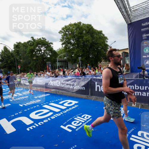 29.06.2025 - hella hamburg halbmarathon Zöllner http://msf.ph/oto/8423834 29.06.2025 10:33:23 Ziel 1959, 4679, 7723, 9047, 14167, 16881, 17175, 17489, 18455 meine-sportfotos.de