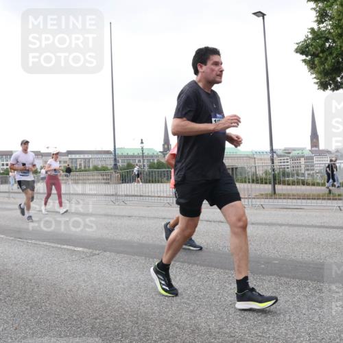 29.06.2025 - hella hamburg halbmarathon Lena Gebhardt http://msf.ph/oto/8423844 29.06.2025 10:53:12 Lombardsbrücke 2291, 16961, 10661, 1340, 1900, 1906, 2065, 2146, 2291, 2409, 2701, 2988, 3226, 3787, 4195, 4626, 4729, 5428, 5815, 6041, 6044, 6135, 6521, 7032, 7068, 7483, 7681, 7737, 7876, 8189, 8212, 8414, 8515, 8641, 8906, 9545, 9685, 9764, 10043, 10055, 10175, 10417, 10490, 10568, 10661, 10981, 11520, 11524, 11919, 12127, 12128, 12193, 12219, 12700, 13489, 13916, 13917, 14009, 14038, 14765, 14807, 14977, 14979, 16137 meine-sportfotos.de