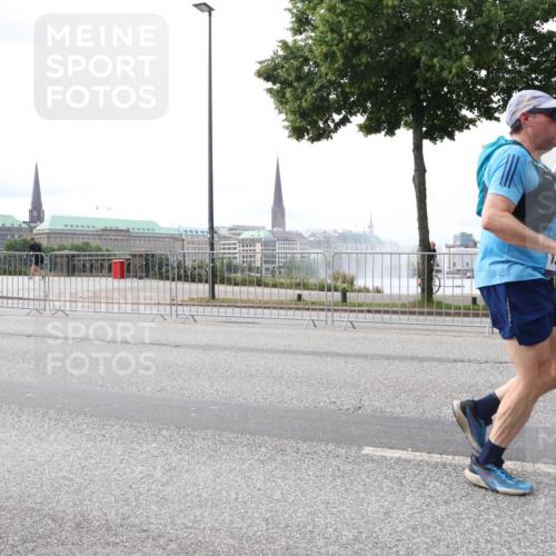 29.06.2025 - hella hamburg halbmarathon Lena Gebhardt http://msf.ph/oto/8423851 29.06.2025 10:28:20 Lombardsbrücke 8327, 1148, 3445, 5369, 5604, 5718, 5847, 5903, 5939, 6418, 6632, 7497, 7667, 7980, 8215, 8327, 8560, 9567, 9653, 9654, 9716, 9855, 10434, 11692, 11739, 12780, 12842, 13045, 13296, 13400, 13568, 13678, 13860, 14017, 14155, 15123, 15608, 16125, 18256, 18293, 18604, 19180 meine-sportfotos.de