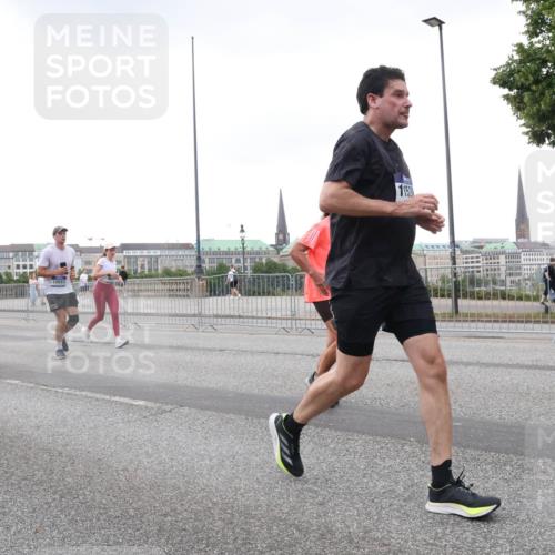 29.06.2025 - hella hamburg halbmarathon Lena Gebhardt http://msf.ph/oto/8423857 29.06.2025 10:53:12 Lombardsbrücke 2291, 16961, 1152, 1340, 1900, 1906, 2065, 2146, 2291, 2409, 2701, 2988, 3226, 3787, 4195, 4626, 4729, 5428, 5815, 6041, 6044, 6135, 6521, 7032, 7068, 7483, 7681, 7737, 7876, 8189, 8212, 8414, 8515, 8641, 8906, 9545, 9685, 9764, 10043, 10055, 10175, 10417, 10490, 10568, 10661, 10981, 11520, 11524, 11919, 12127, 12128, 12193, 12219, 12700, 13489, 13916, 13917, 14009, 14038, 14765, 14807, 14977, 14979, 16137 meine-sportfotos.de