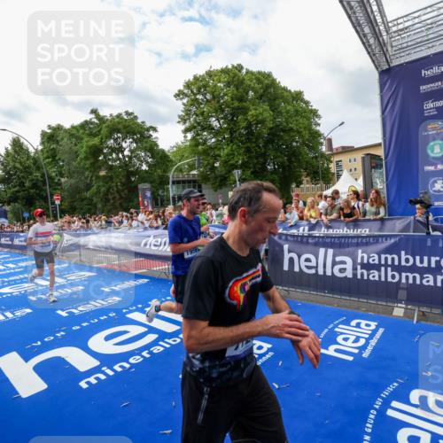 29.06.2025 - hella hamburg halbmarathon Zöllner http://msf.ph/oto/8423875 29.06.2025 10:33:25 Ziel 1959, 4679, 7723, 8956, 16881, 17056, 17489 meine-sportfotos.de