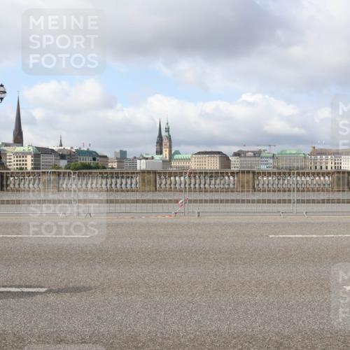 29.06.2025 - hella hamburg halbmarathon Lena Gebhardt http://msf.ph/oto/8423899 29.06.2025 08:58:13 Lombardsbrücke  meine-sportfotos.de