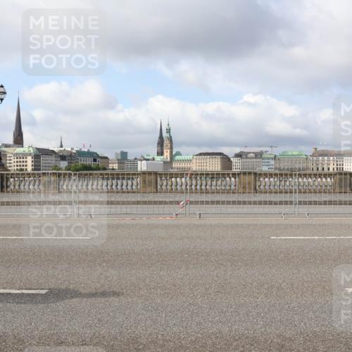 29.06.2025 - hella hamburg halbmarathon Lena Gebhardt http://msf.ph/oto/8423920 29.06.2025 08:58:13 Lombardsbrücke  meine-sportfotos.de